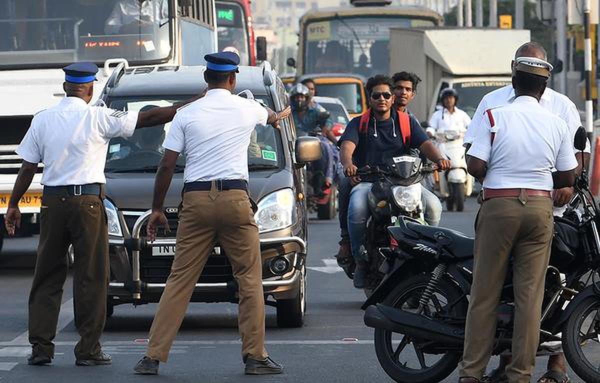 வைரலான லஞ்ச வீடியோ: சென்னை போக்குவரத்து காவல் கூடுதல் ஆணையர் பகிரங்க எச்சரிக்கை | Additional commissioner of police R Sudhakar warns fellow policemen