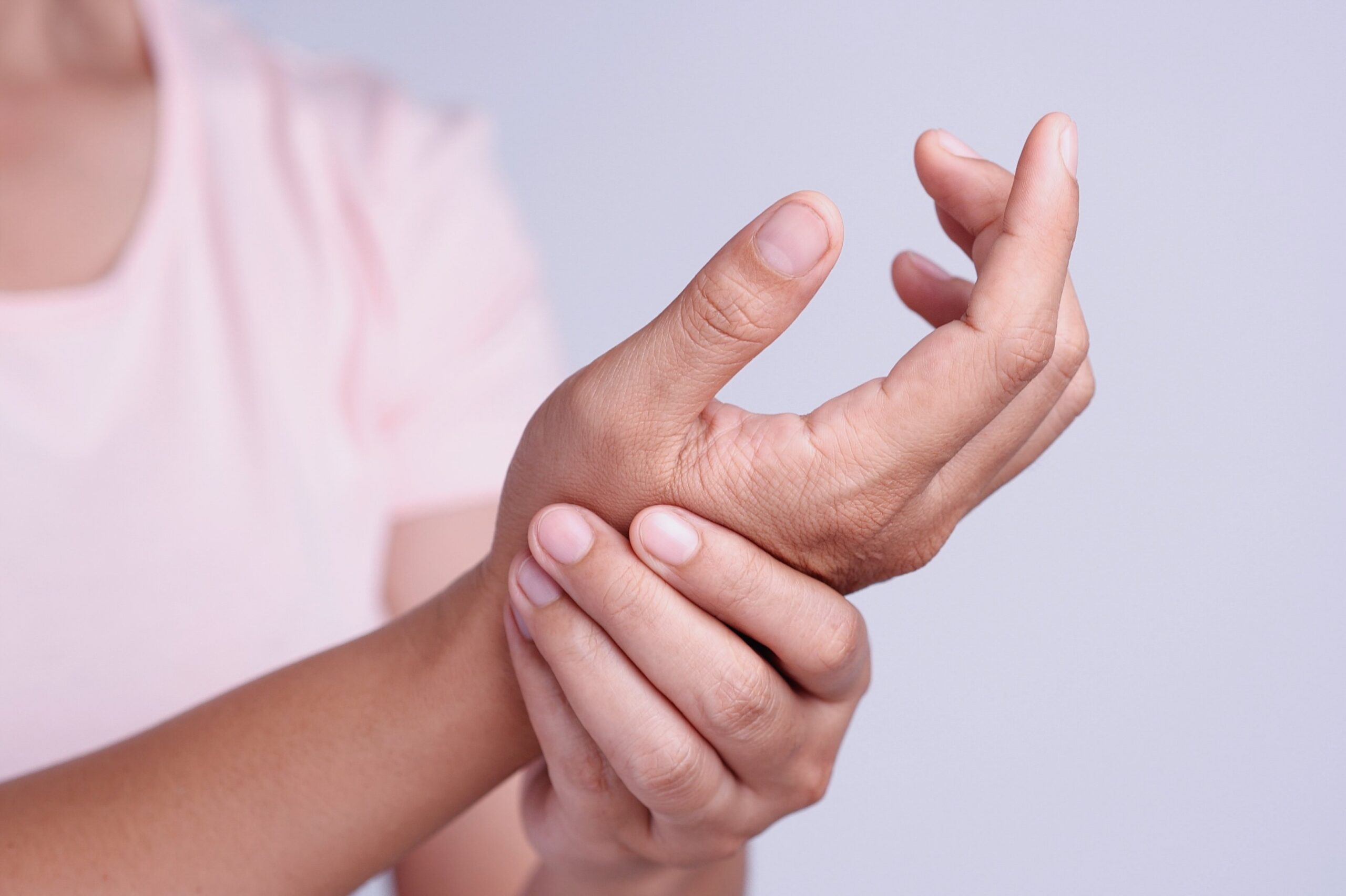 Close,up,young,asian,women,suffering,pain,in,hand,around