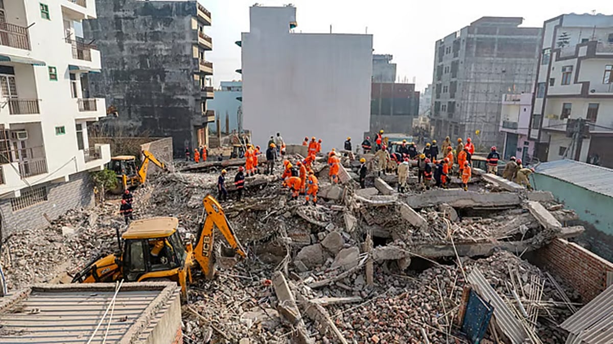 Dinamani2f2025 01 292ffqn1xxfq2fburari Building Collapse.jpg