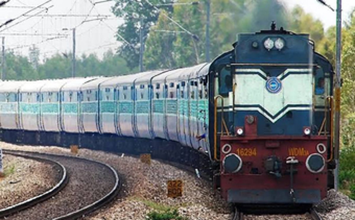 Dinamani2f2025 02 102f5s6lsy1v2ftrain Tail Erd30ph53006chn124.jpg