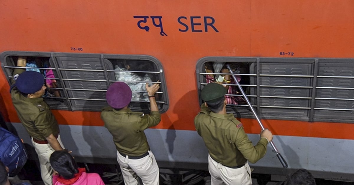 Dinamani2f2025 02 232fjivhytg12fmaha Kumbh Mela Train Ed.jpg