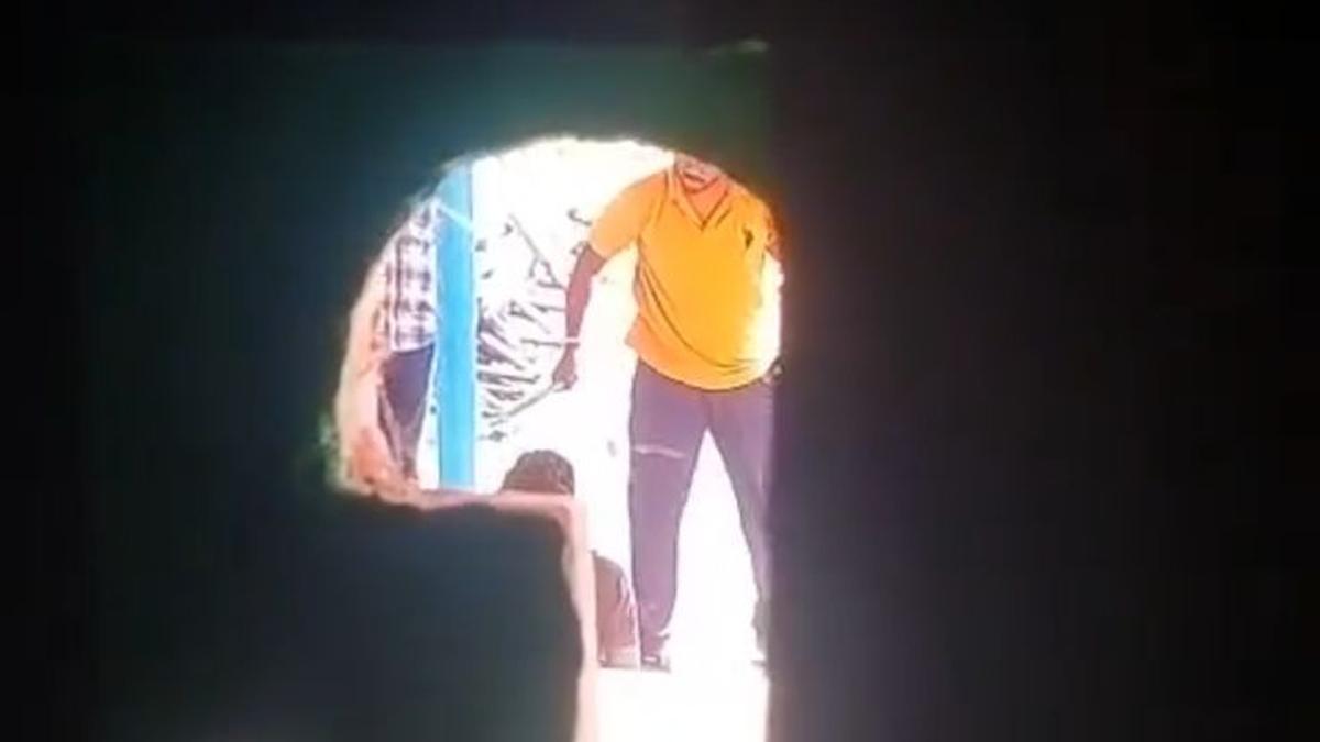 1371913