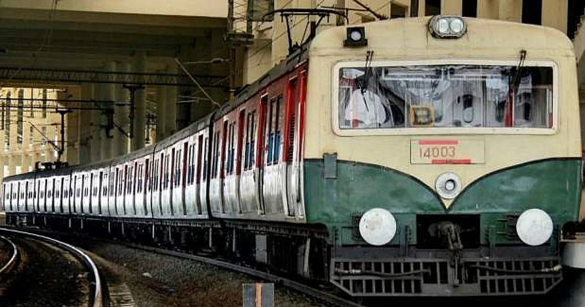 dinamani2F2025 08 012Fogsj0q6d2Ftrain parakkum train TNIE