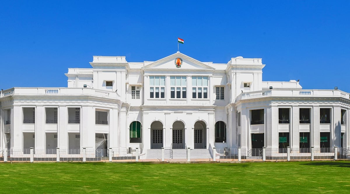 dinamani2F2025 08 282Fuhn9yy6z2FRaj Bhavan
