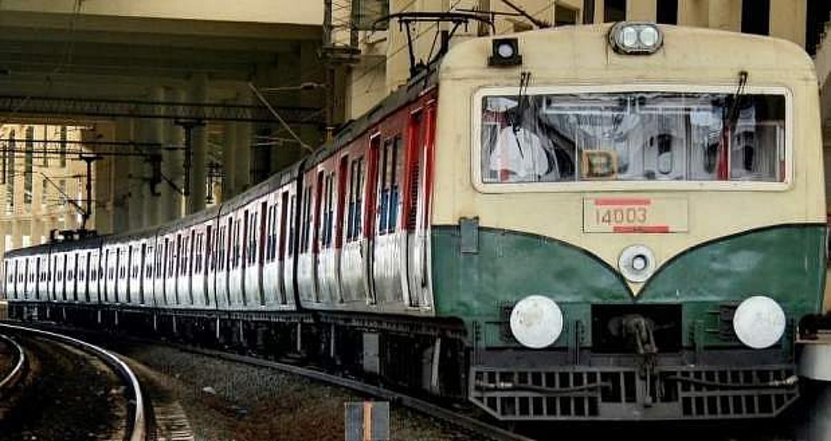 dinamani2Fimport2F20222F52F102Foriginal2Ftrain parakkum train TNIE1