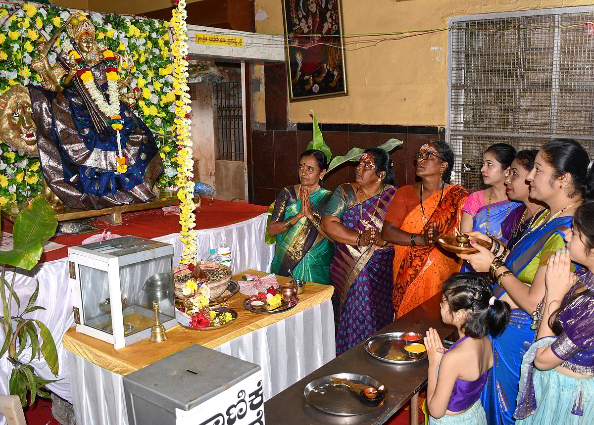 dinamani2F2025 09 242Fld0g967y2FNavaratri 1