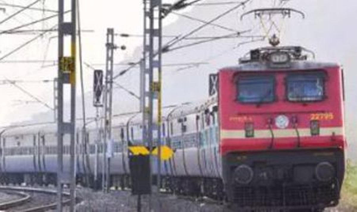 dinamani2F2025 09 292Fy7qldoj72Ftrain1