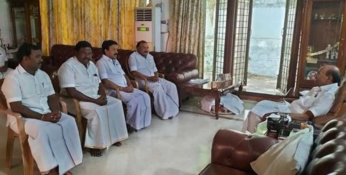 பாமக நிறுவனா் ராமதாஸுடன் முன்னாள் அமைச்சா் சி.வி.சண்முகம் சந்திப்பு dinamani2Fimport2F20222F62F72Foriginal2Fvpm6cvs 0606chn 7