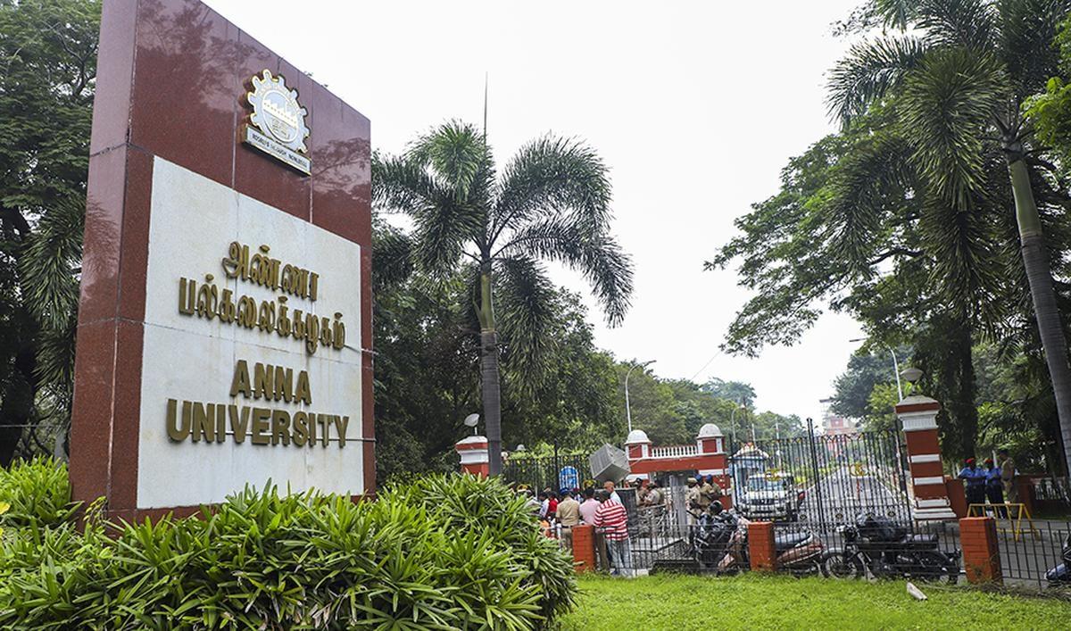 லஞ்ச ஒழிப்புத் துறை வழக்கு பதிவு: அண்ணா பல்கலை. அதிகாரிகள் 10 பேரை இடைநீக்கம் செய்ய நடவடிக்கை | Anna University suspends 10 officials
