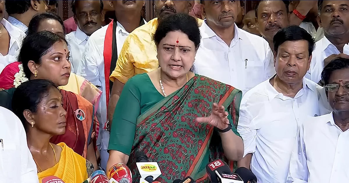 `அதிமுக உறுப்பினர் கார்டை கிழிச்சு போடக்கூட மனசு வரலை!’- சசிகலா கட்சியின் நிறுவன தலைவர் சக்கரவர்த்தி