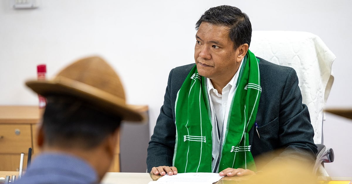 அருணாச்சலப் பிரதேசம்: முதல்வர் பேமா காண்டு மீது சிபிஐ விசாரணை; உச்ச நீதிமன்றம் அதிரடி உத்தரவு!