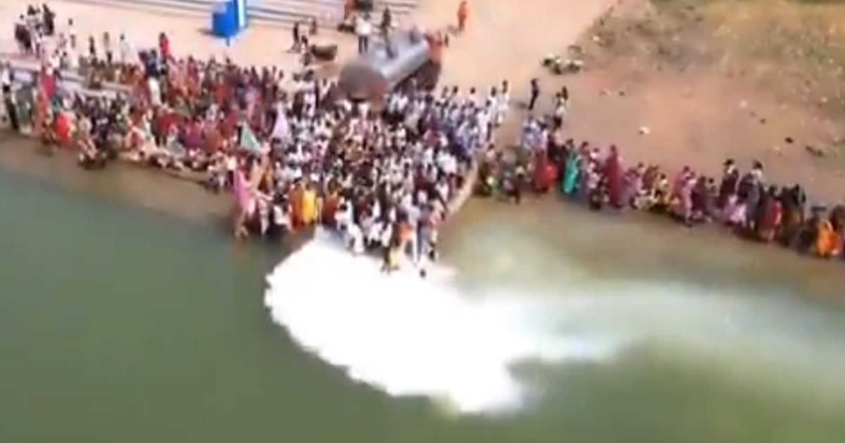 நர்மதா நதிக்கு 11,000 லிட்டர் பால் அபிஷேகம்; வைரலான வீடியோ… நிகழ்ச்சி ஏற்பாட்டாளர்கள் சொல்வதென்ன?