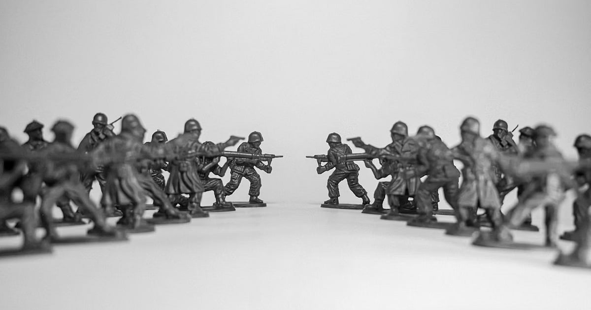 பெட்ரோடாலர் ஒரு கண்ணிவெடி: அங்கீகரிக்காத நாடுகளுக்கு காத்திருக்கும் போர் அபாயம்! | My Vikatan article about petro dollar