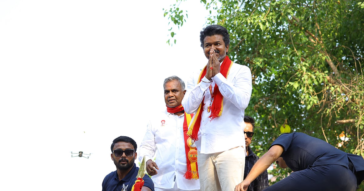 ‘சென்னை பிரசாரத்தில் பேச மறுத்த விஜய்; ஏமாற்றமடைந்த தவெக தொண்டர்கள்? – விவரம் என்ன? |Chennai Campaign Shock: Why Did Vijay Stay Silent? TVK Workers Express Disappointment – Full Details”