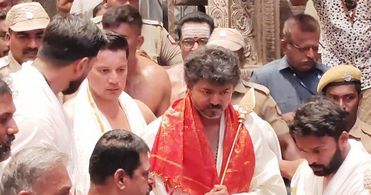 திருச்செந்தூர் கோயிலில் கையில் வேலுடன் சுவாமி தரிசனம்; விஜய்யின் சர்ப்ரைஸ் விசிட்! | Photo Album