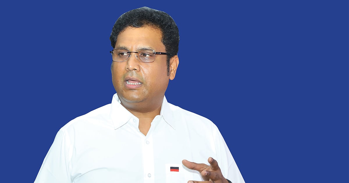 மன்னார்குடி: `பிரமாண்டத்தை வீழ்த்திய எளிமை' – காமராஜிடம் டி.ஆர்.பி.ராஜா வெற்றியை பறிகொடுத்த பின்னணி!