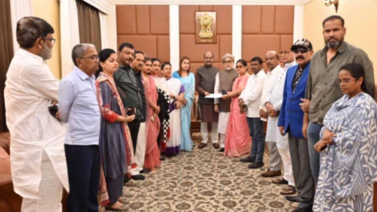 மம்தாவிற்கு பேரிடி.. 20 அதிருப்தி எம்பிக்கள் “என்சிபிஐ” கட்சியில் ஐக்கியம்.. பின்னணியில் மெகா பிளான் | Why did Trinamool Congress rebel MPs to merge with Nationalist citizens party? details here