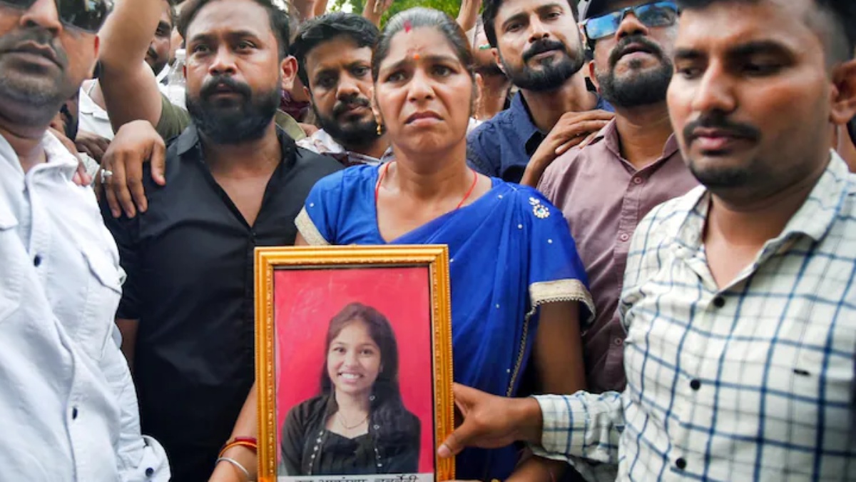 “நீட் வினாத்தாள் கசிவுக்கு காரணமானவர்களை தூக்கில் போடுங்க” தற்கொலை செய்த மாணவியின் தாயார் வேண்டுகோள் | NEET Paper Leak Row: Mother of Deceased Aspirant Akanksha Demands Death Penalty