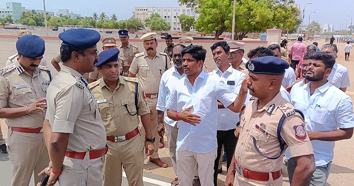 முதல்வர் விஜய் கரூர் விசிட்; இறந்த 41 பேர் குடும்பங்களுடன் சந்திப்பு… அரசு பணி? பிரமாண்ட கூட்டம்!