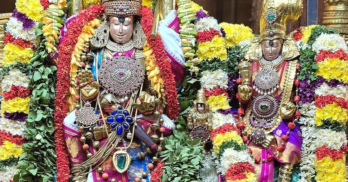 மீனாட்சி சுந்தரேசுவரர் கோயில் ஆவணித் திருவிழா: சிவன் பிட்டுக்கு மண் சுமந்த லீலை | Photo Album