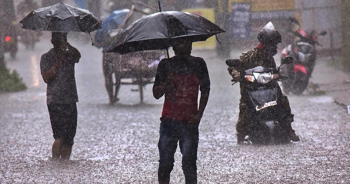 தமிழ்நாடு மழை எச்சரிக்கை: 5 மாவட்டப் பள்ளிகளுக்கு இன்று விடுமுறை|Tamil Nadu Rain Alert: Which Districts Have School Holidays Today?