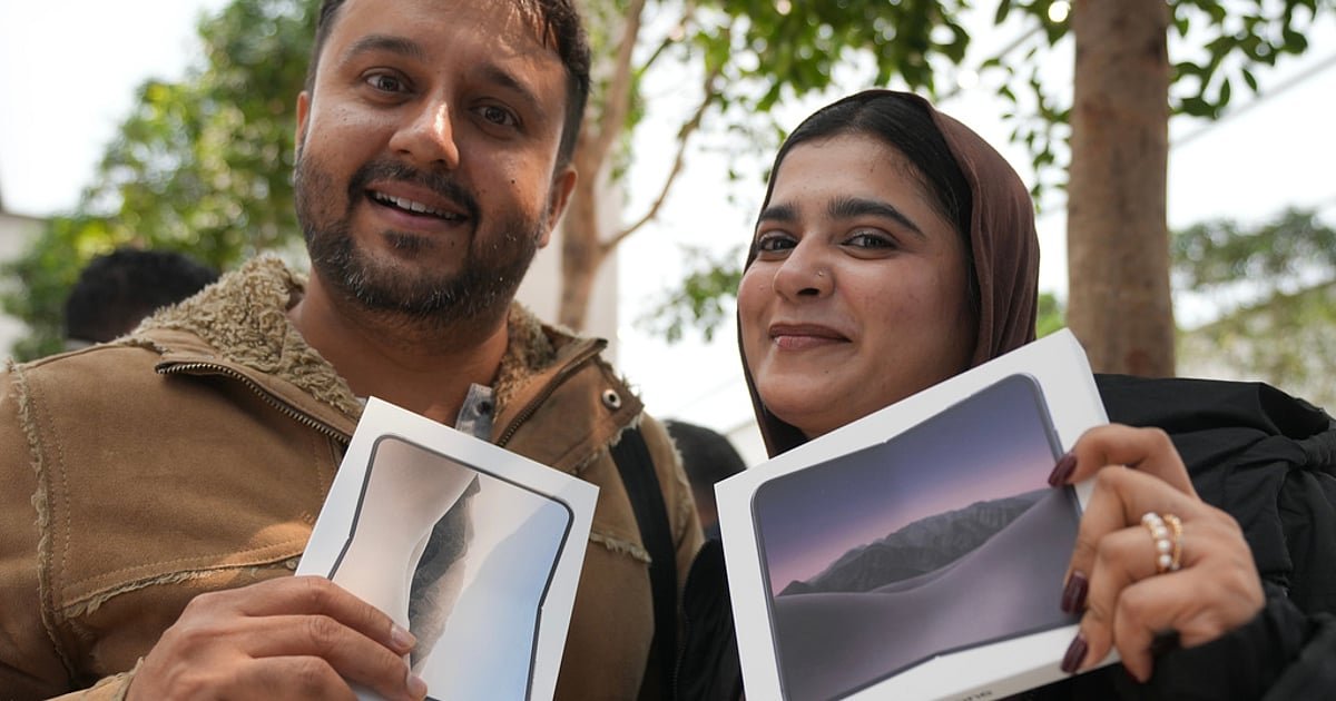 iPhone Sold Out on Blinkit in Just 5 Minutes in india